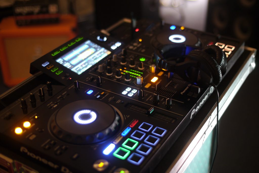 Pioneer DJ XDJ-RX2 decks