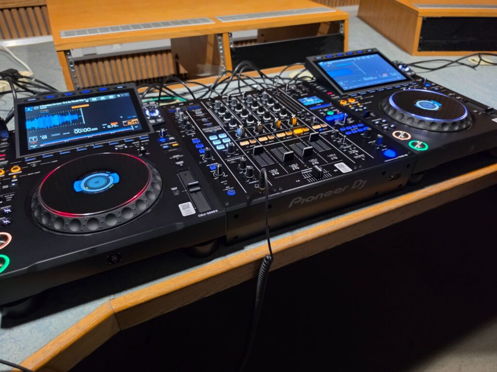 DJ Room 17