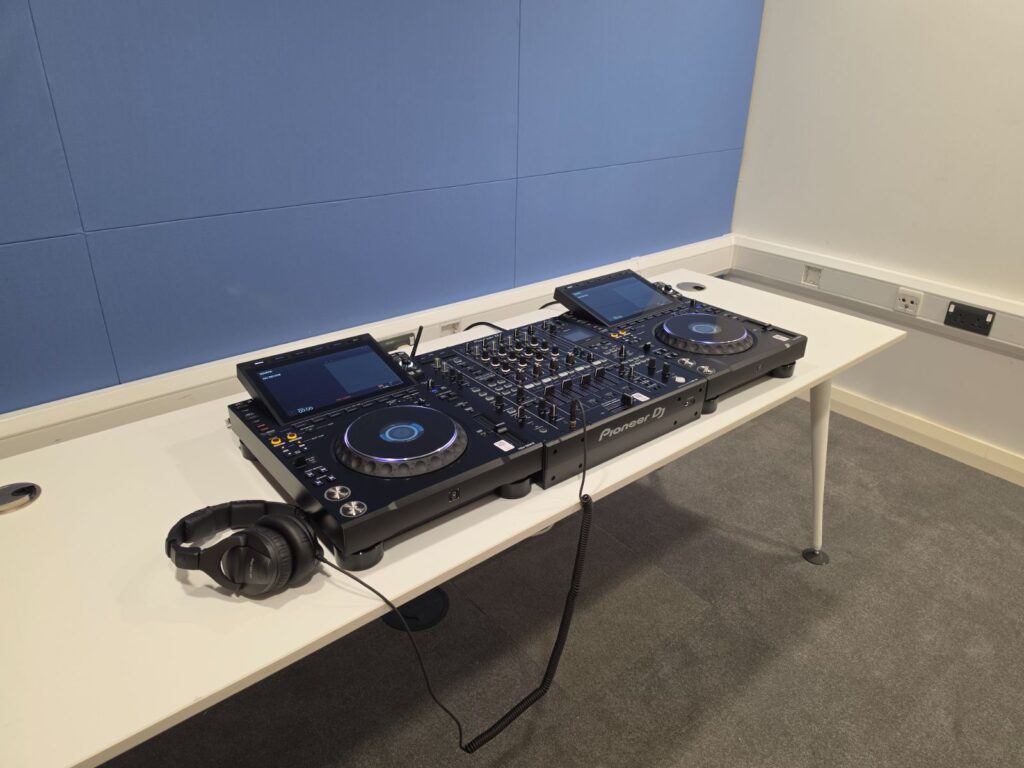 DJ Room 14