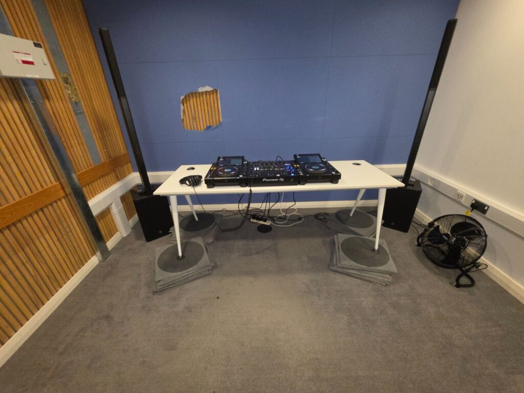 DJ Room 14