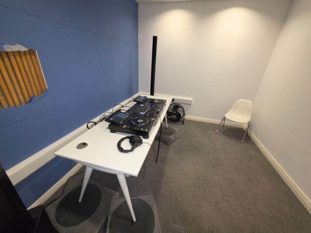 DJ Room 14